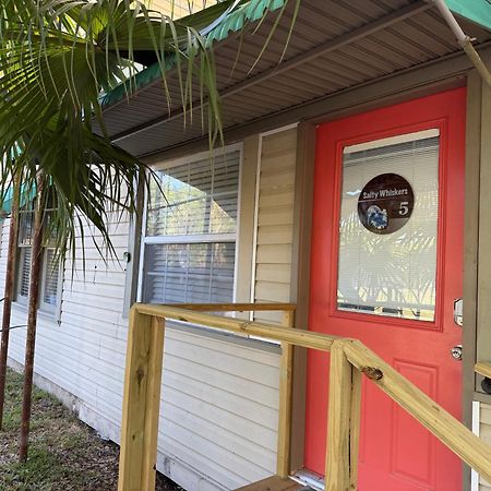 Nature Coast Inn & Cottages Inglis Exterior photo