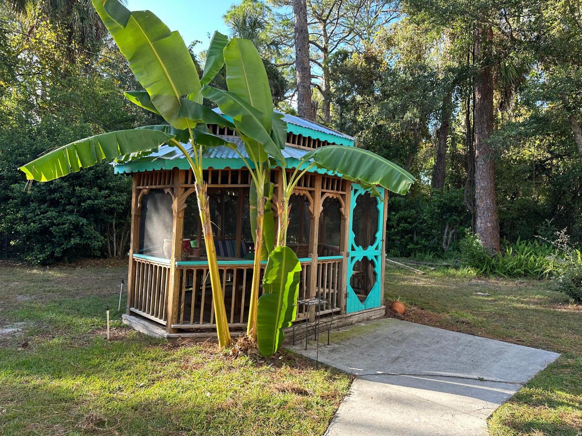 Nature Coast Inn & Cottages Inglis Exterior photo
