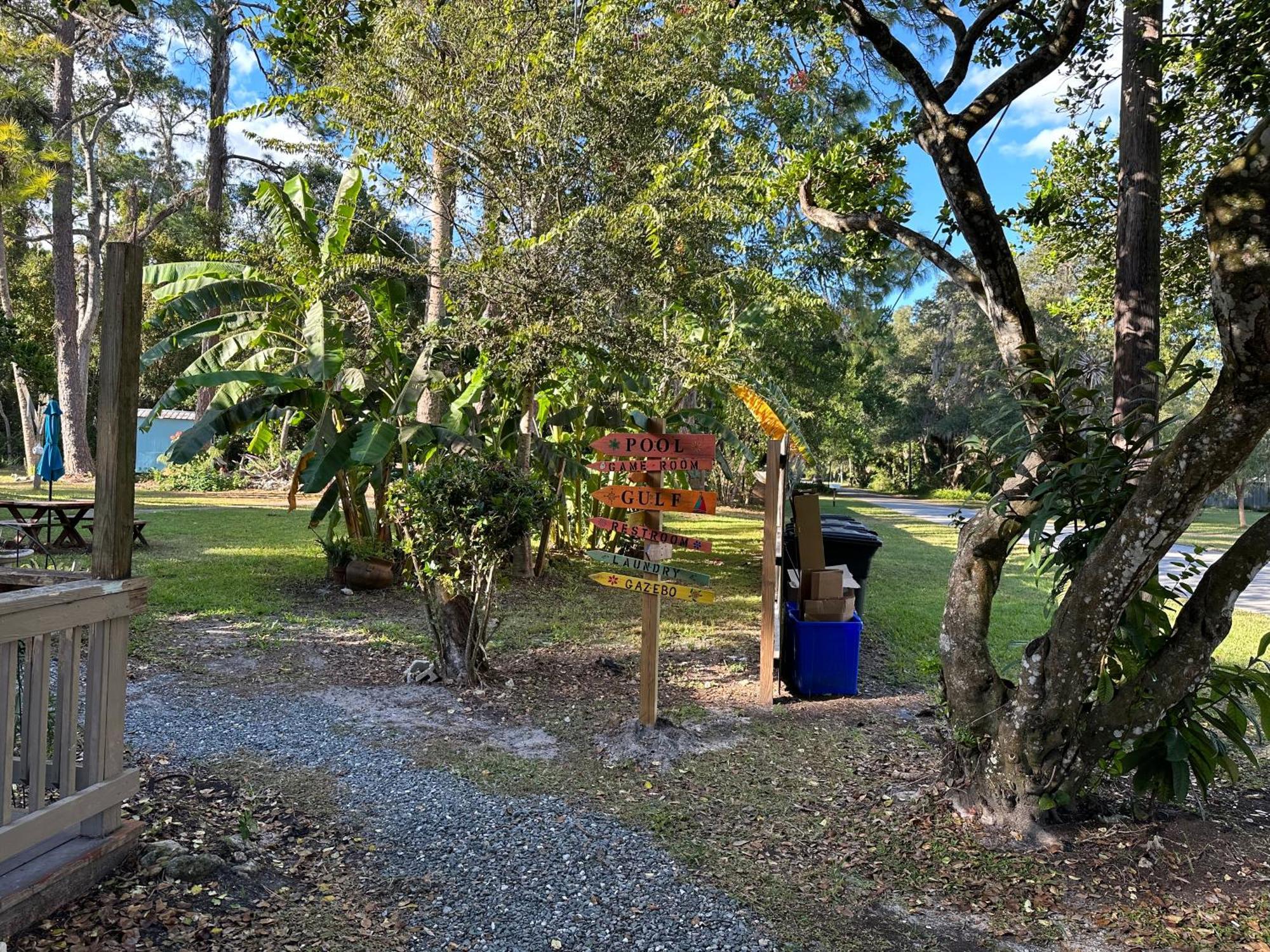 Nature Coast Inn & Cottages Inglis Exterior photo
